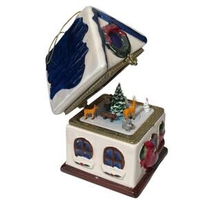 2011 MR CHRISTMAS PORCELAIN MUSIC HINGED HOUSE ORNAMENT MOVING CRITTERS INSIDE